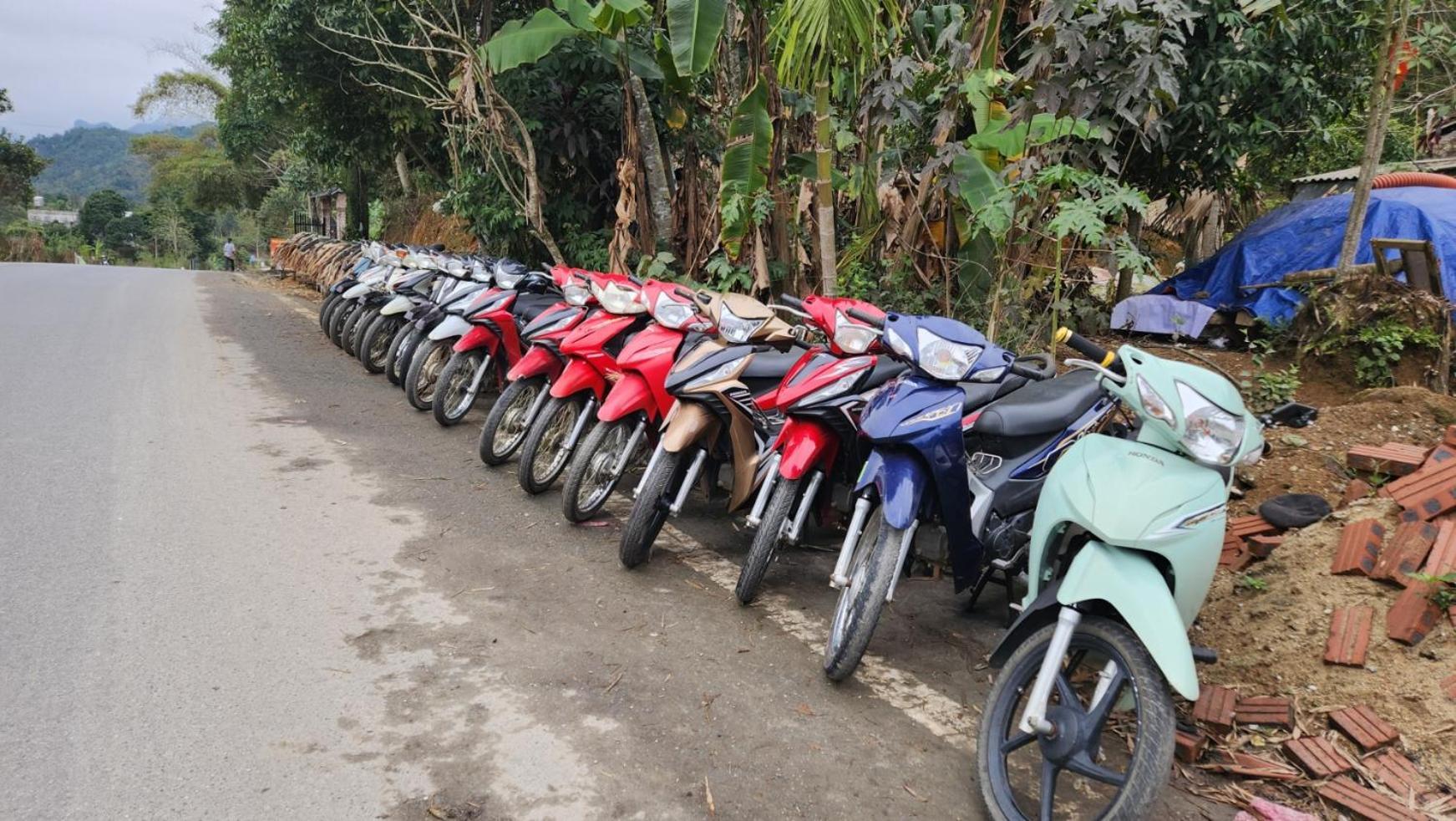 Dong Que Homestay-Tours-Motorbike, Car Rental, Hiking Ha Giang Exteriör bild
